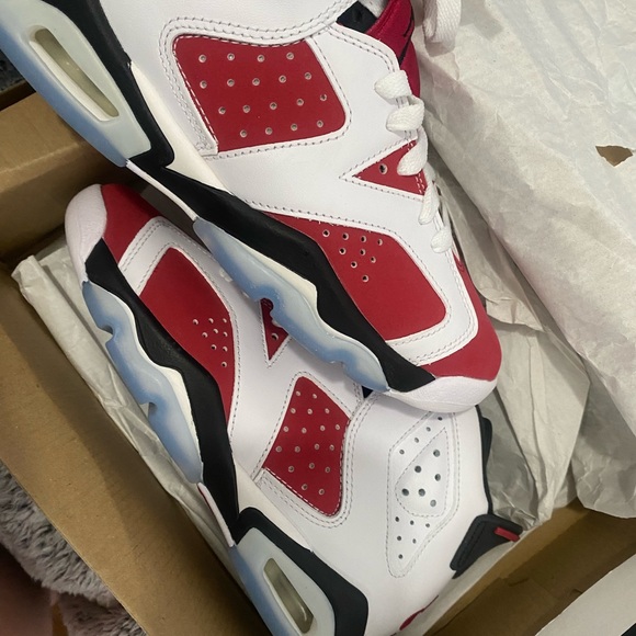 Deadstock Carmines grade school, 2021, size 4.5.Y - Picture 3 of 6